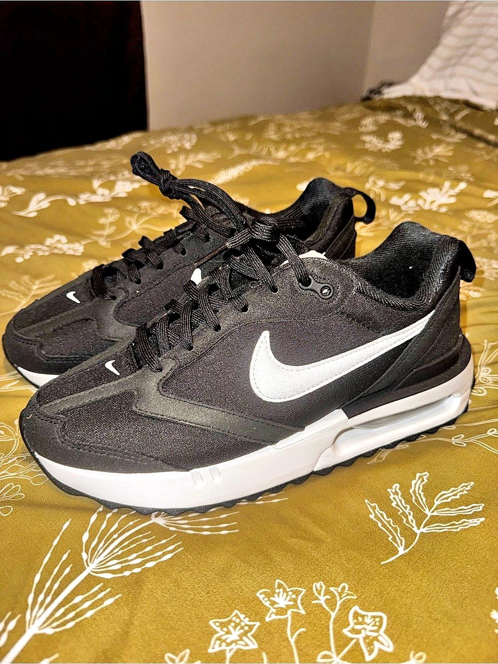 Nike Air Max Black & White Sneakers New